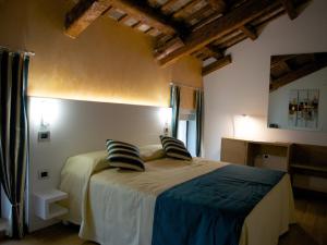 מיטה או מיטות בחדר ב-Villa Butussi - L'ospitalità del Vino
