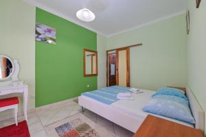 Postel nebo postele na pokoji v ubytování Apartments Smoky
