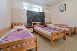 Postel nebo postele na pokoji v ubytování Apartments Smoky