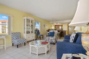 Posezení v ubytování 329 El Matador by Alicia Hollis Realtor Rentals - Open April 1st