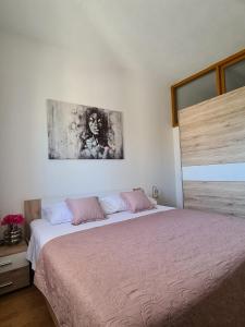 מיטה או מיטות בחדר ב-Apartman Roza 2