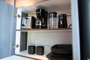 Kavos ir arbatos ruošimo rinkinys apgyvendinimo įstaigoje private ocean view studio apartment
