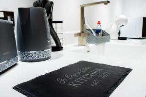 a desk with a coffee mug and a black rug at Beautiful place - 2 Bedroom Apartment on Broad Street in Birmingham