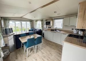 a caravan kitchen and dining room with a table and chairs at Skirlington in Ulrome