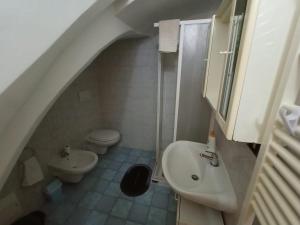 Vannituba majutusasutuses Due passi dal Castello