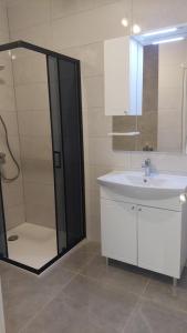 Gallery image of Apartments Donadic III, Caska in Novalja