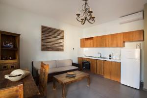 A kitchen or kitchenette at Poseidon Hotel