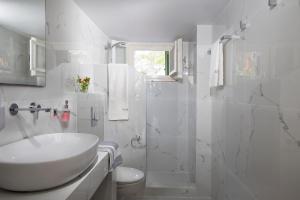 A bathroom at Poseidon Hotel