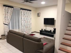 Gallery image of KKFJ VACATION HOME in Kampong Bendolan