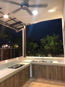 Gallery image of KKFJ VACATION HOME in Kampong Bendolan +4 photos
