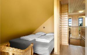 Krevet ili kreveti u jedinici u okviru objekta Beautiful Home In Glesborg With Sauna