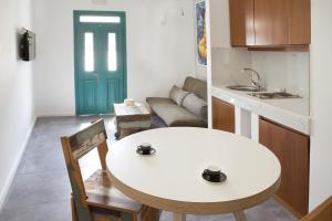 A kitchen or kitchenette at Poseidon Hotel
