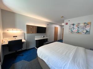 Postel nebo postele na pokoji v ubytování Microtel Inn by Wyndham Janesville