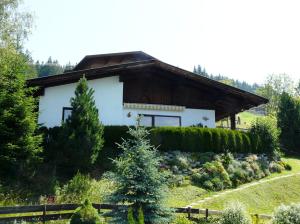 Aed väljaspool majutusasutust Ferienhaus Weerberg