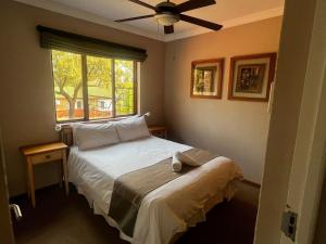 a bedroom with a bed and a window at 3-Bedroom House, Greenway Woods, White River in White River +23 photos