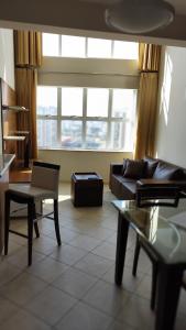 a living room with a couch and a table at Hotel City Hall in São José dos Campos