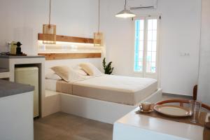 A bed or beds in a room at Akrotiri