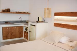 A bed or beds in a room at Akrotiri