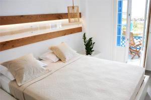 A bed or beds in a room at Akrotiri