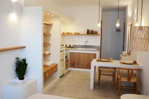 A kitchen or kitchenette at Akrotiri