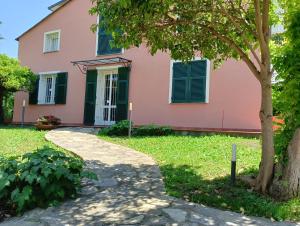 Zahrada ubytování Villetta con giardino a due passi dal mare