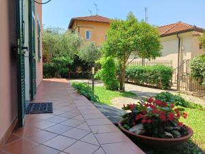 Zahrada ubytování Villetta con giardino a due passi dal mare