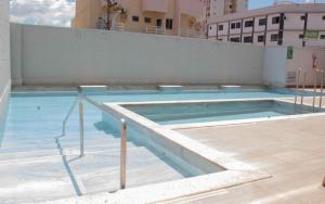 a large swimming pool on top of a building at Everest Flat Service in Caldas Novas