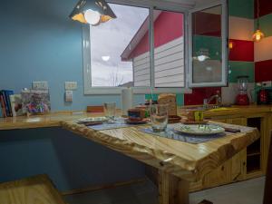 A kitchen or kitchenette at Cabañas La Lila