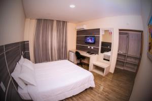 Postel nebo postele na pokoji v ubytování Garda Hotel