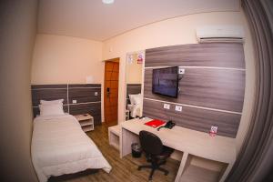 Postel nebo postele na pokoji v ubytování Garda Hotel
