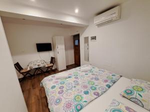 Postel nebo postele na pokoji v ubytování Meressa Nina&Leo Studio Apartments