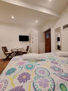 TV a/nebo společenská místnost v ubytování Meressa Nina&Leo Studio Apartments