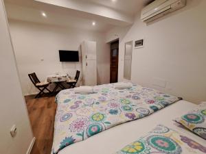 Postel nebo postele na pokoji v ubytování Meressa Nina&Leo Studio Apartments