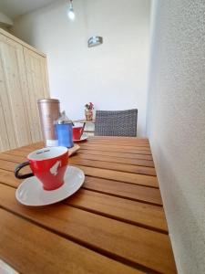 Příslušenství pro přípravu čaje a kávy v ubytování Meressa Nina&Leo Studio Apartments