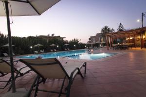 Bazén v ubytování Hotel Peli nebo v jeho okolí