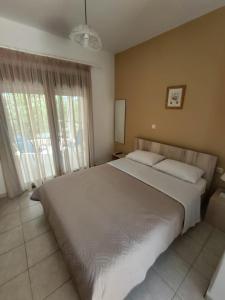 A bed or beds in a room at Angelo Studios