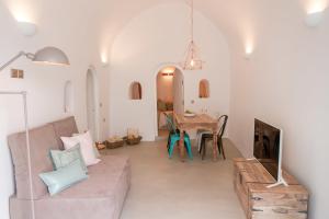 Gallery image of Cleo's Dream Villa in Oia