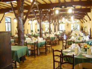Restaurace v ubytování Hostal Ayestaran I