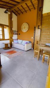 a living room with a couch and a table at Sitio Boa Fé - 300m das cachoeiras Moinho e Salomão in Carrancas