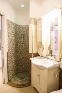 A bathroom at Il Mosaico Al Mare