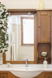 A bathroom at Il Mosaico Al Mare