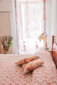 A bed or beds in a room at Il Mosaico Al Mare