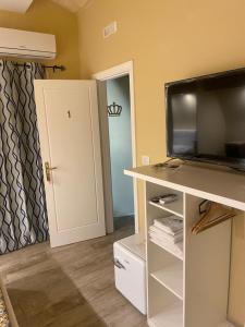 A television and/or entertainment centre at Solo Vip