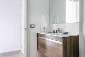 a bathroom with a sink and a mirror at Comfy Apartment City Center - PH Quartier Atlapa in Panama City +21 photos