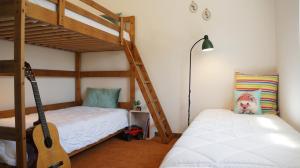 Postel nebo postele na pokoji v ubytování Casa do Areal, Refúgio das Rotas Pedestres em Mira
