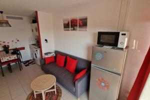 Kuchyň nebo kuchyňský kout v ubytování magnifique APPARTEMENT vue mer Parking Piscine Plage Climatisé