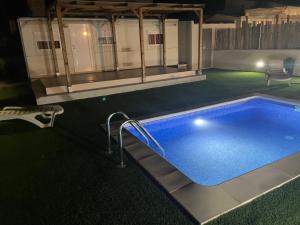 Bazén v ubytovaní Chalet-home familiar "CAL DENVER" "Pet friendly" alebo v jeho blízkosti