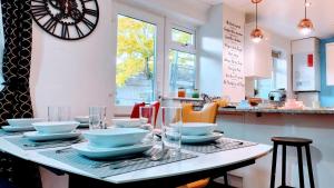 Fotografie z fotogalerie ubytování Family friendly spacious 4bedroom house in Bagshot with EV Charger v destinaci Bagshot