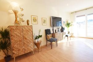 Posezení v ubytování Paradise Luxurious flat, free parking, 3 double rooms, terrace, jacuzzi, fully renovated