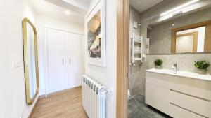 Koupelna v ubytování Paradise Luxurious apartment, free parking, 3 double rooms, 4 beds, terrace, jacuzzi, new